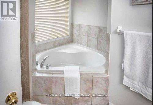 (Main) - 98 Muskox Drive, Toronto, ON - Indoor Photo Showing Bathroom
