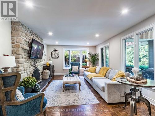 2269 Shardawn Mews, Mississauga, ON - Indoor Photo Showing Living Room