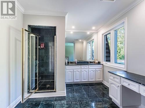 2269 Shardawn Mews, Mississauga, ON - Indoor Photo Showing Bathroom