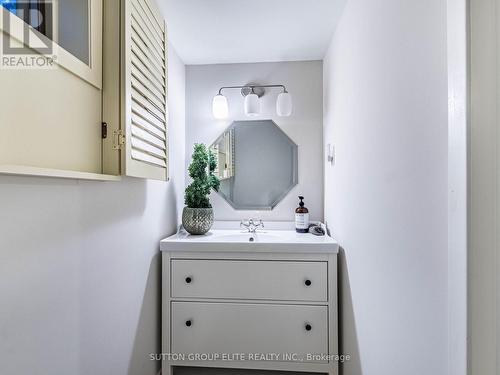 2269 Shardawn Mews, Mississauga, ON - Indoor Photo Showing Bathroom