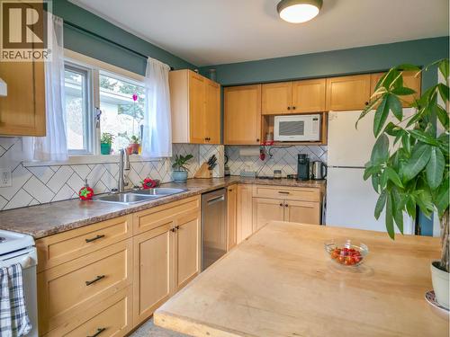 3883 3Rd Avenue, Smithers, BC - Indoor Photo Showing Kitchen With Double Sink