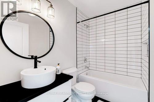 38 East 16Th Street, Hamilton, ON - Indoor Photo Showing Bathroom