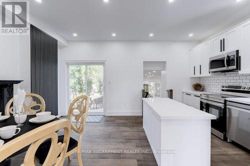 38 East 16Th Street, Hamilton, ON - Indoor Photo Showing Kitchen With Upgraded Kitchen