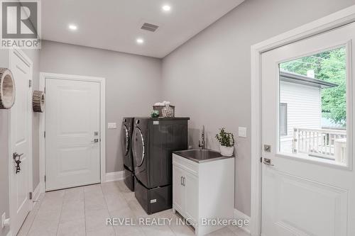 99 Kagawong Road, Kawartha Lakes (Fenelon), ON - Indoor Photo Showing Laundry Room