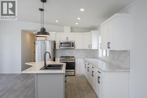 11 5164 Hart Highway, Prince George, BC - Indoor Photo Showing Kitchen With Double Sink With Upgraded Kitchen