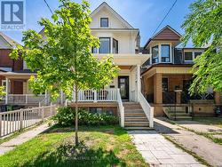 15 MELVILLE AVENUE  Toronto, ON M6G 1Y1