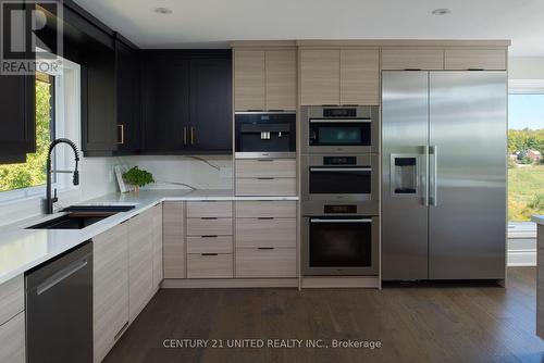 7 Maplehill Drive, Cavan Monaghan (Cavan-Monaghan), ON - Indoor Photo Showing Kitchen With Upgraded Kitchen