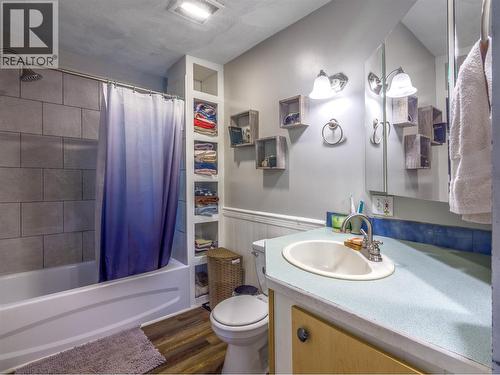 748 Penticton Avenue, Penticton, BC - Indoor Photo Showing Bathroom