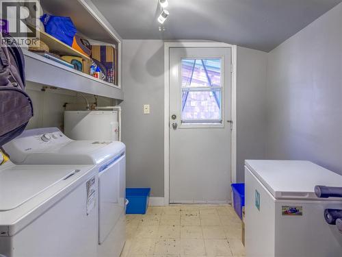 748 Penticton Avenue, Penticton, BC - Indoor Photo Showing Laundry Room