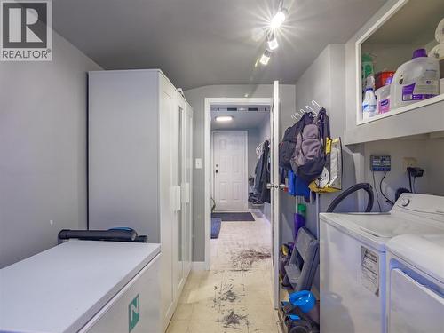 748 Penticton Avenue, Penticton, BC - Indoor Photo Showing Laundry Room