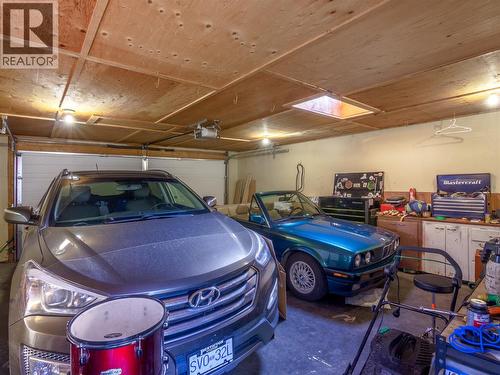 748 Penticton Avenue, Penticton, BC - Indoor Photo Showing Garage