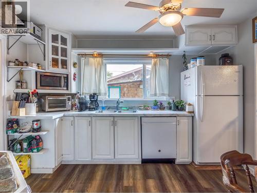 748 Penticton Avenue, Penticton, BC - Indoor Photo Showing Kitchen With Double Sink