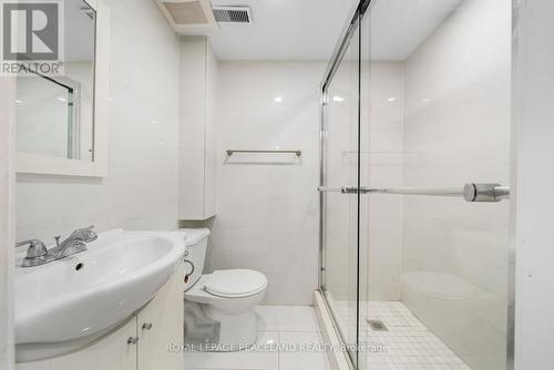 105 Apache Trail, Toronto, ON - Indoor Photo Showing Bathroom