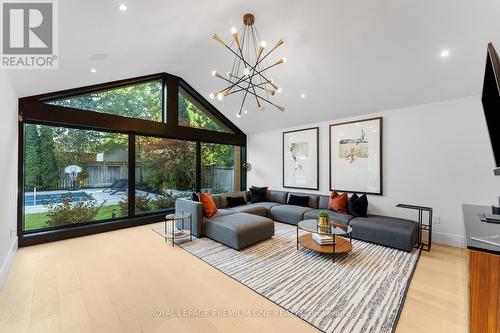 49 Norman Drive, King, ON - Indoor Photo Showing Other Room