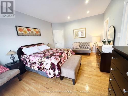 38 Hurst Drive, Barrie, ON - Indoor Photo Showing Bedroom