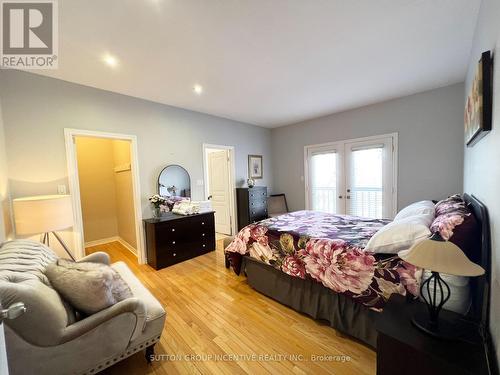 38 Hurst Drive, Barrie, ON - Indoor Photo Showing Bedroom