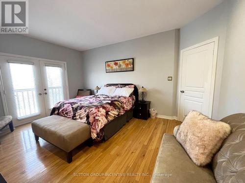 38 Hurst Drive, Barrie, ON - Indoor Photo Showing Bedroom