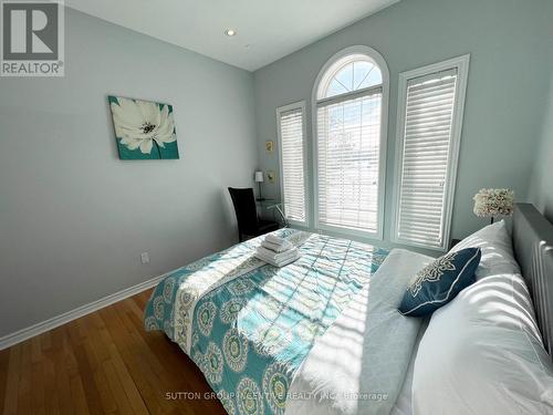38 Hurst Drive, Barrie, ON - Indoor Photo Showing Bedroom