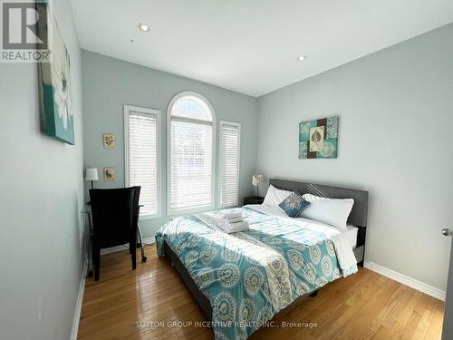 38 Hurst Drive, Barrie, ON - Indoor Photo Showing Bedroom