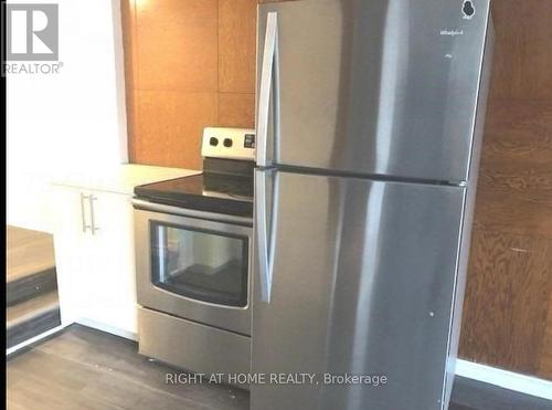 Bachelor apartment kitchen appliances - 79 Queen Street, Clarington (Bowmanville), ON - Indoor