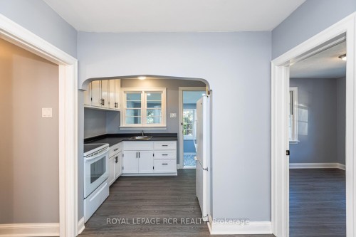 16948 Bayview Avenue, Newmarket, ON - Indoor Photo Showing Kitchen