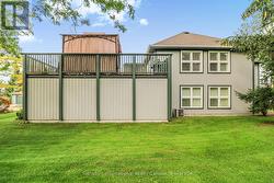 Large Upper Deck w/Privacy Pergola - 