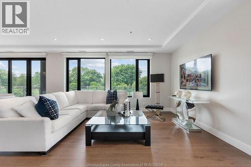 14400 Tecumseh Road Unit# 209, Tecumseh, ON - Indoor Photo Showing Living Room