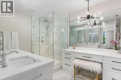 14400 Tecumseh Road Unit# 209, Tecumseh, ON - Indoor Photo Showing Bathroom