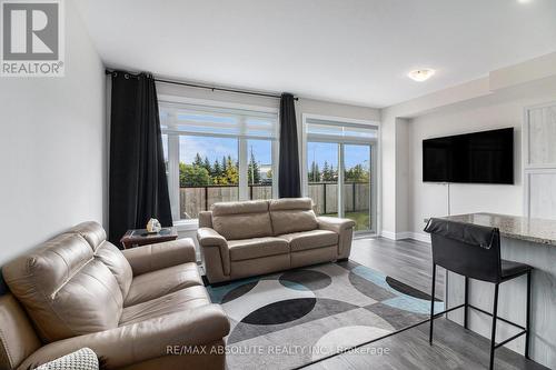184 Hooper Street, Carleton Place, ON - Indoor Photo Showing Living Room