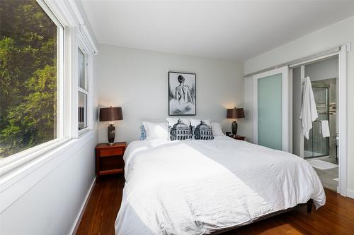 1504 Hillside Street, Creston, BC - Indoor Photo Showing Bedroom