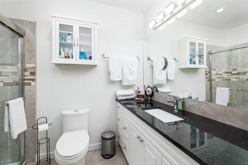 1504 Hillside Street, Creston, BC - Indoor Photo Showing Bathroom