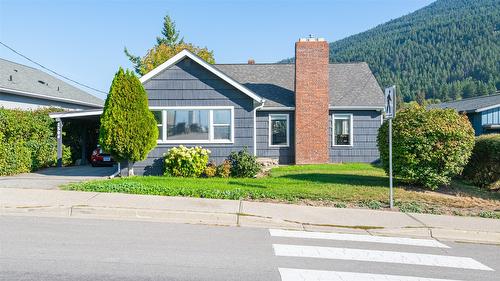 1504 HILLSIDE Street  Creston, BC V0B 1G0