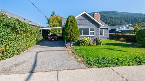 1504 Hillside Street, Creston, BC - Outdoor
