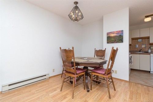 809-1630 Quadra St, Victoria, BC - Indoor