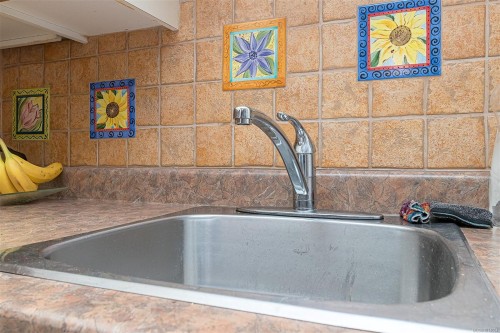 809-1630 Quadra St, Victoria, BC - Indoor Photo Showing Kitchen