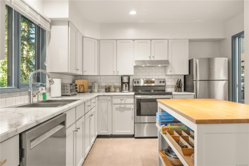 5030 Lost Lake Rd, Nanaimo, BC 