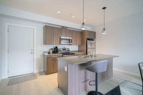 208-15 Canada Ave, Duncan, BC - Indoor Photo Showing Kitchen With Double Sink With Upgraded Kitchen