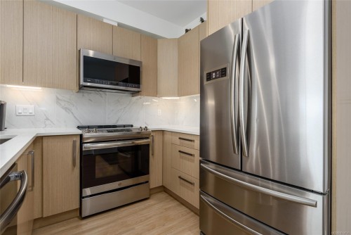 Ph04-3070 Kilpatrick Ave, Courtenay, BC - Indoor Photo Showing Kitchen With Stainless Steel Kitchen With Upgraded Kitchen