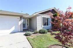 2-1050 8th St  Courtenay, BC V9N 4A5