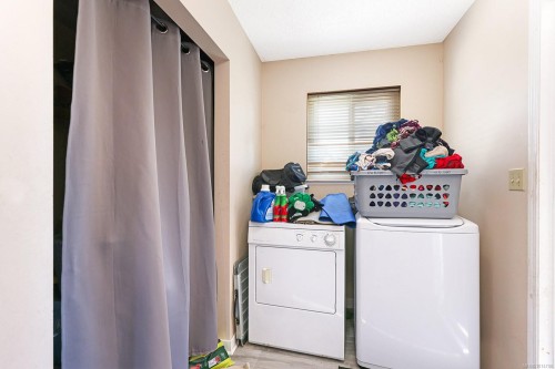 1170 14Th St, Courtenay, BC - Indoor Photo Showing Laundry Room