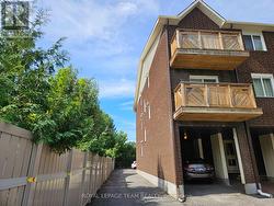 Laneway to the parking at the back - 