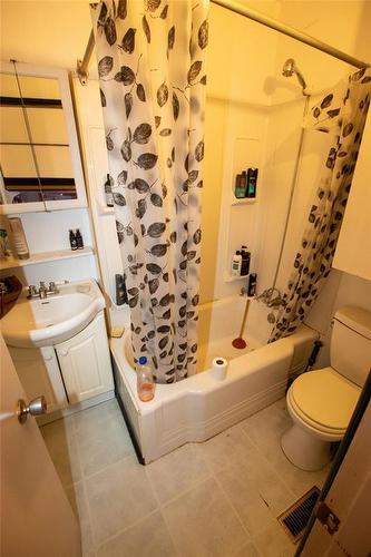 566 Windsor Avenue, Winnipeg, MB - Indoor Photo Showing Bathroom