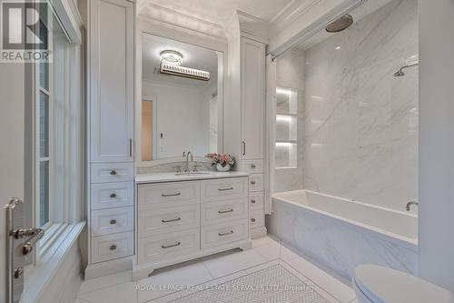 16 Eversley Hall, King, ON - Indoor Photo Showing Bathroom