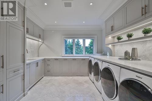 16 Eversley Hall, King, ON - Indoor Photo Showing Laundry Room