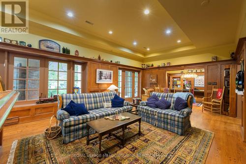 2097 Grange Side Road, Caledon, ON - Indoor Photo Showing Living Room