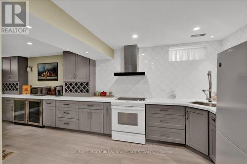 89 Eleanor Avenue, Hamilton, ON - Indoor Photo Showing Kitchen