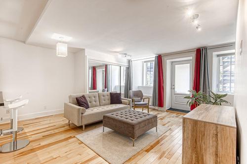 Living room - 3689A Rue Drolet, Montréal (Le Plateau-Mont-Royal), QC - Indoor Photo Showing Living Room