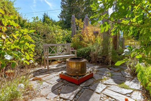 598 Arbutus St, Qualicum Beach, BC 