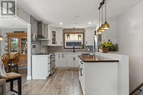 33 Graham Drive, Kawartha Lakes (Verulam), ON - Indoor Photo Showing Kitchen With Upgraded Kitchen