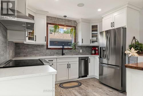 33 Graham Drive, Kawartha Lakes (Verulam), ON - Indoor Photo Showing Kitchen With Upgraded Kitchen